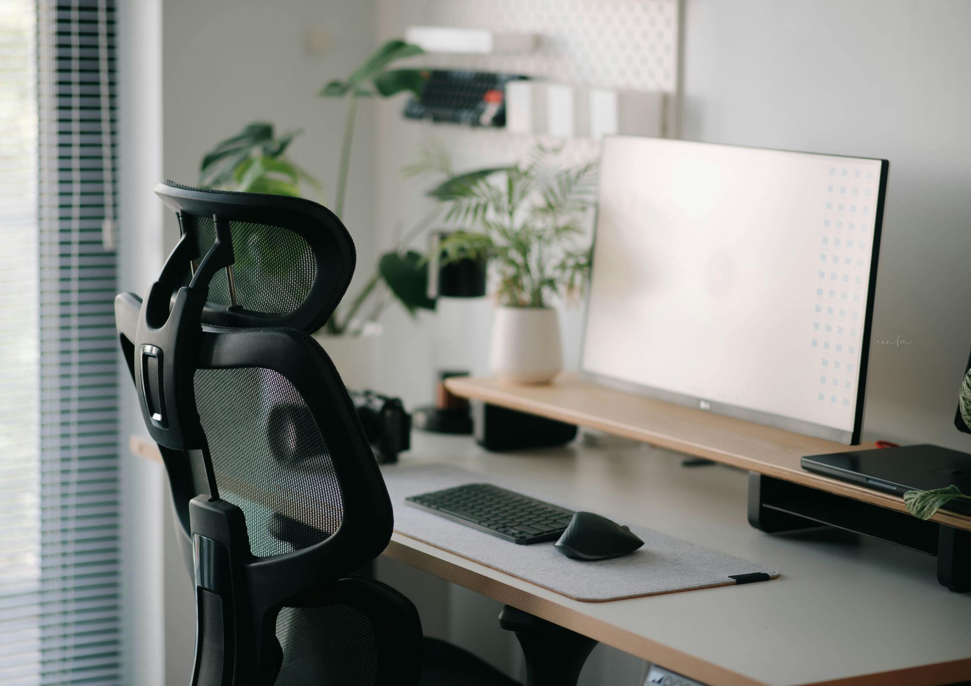 כיסא לישיבה ממושכת מול מחשב